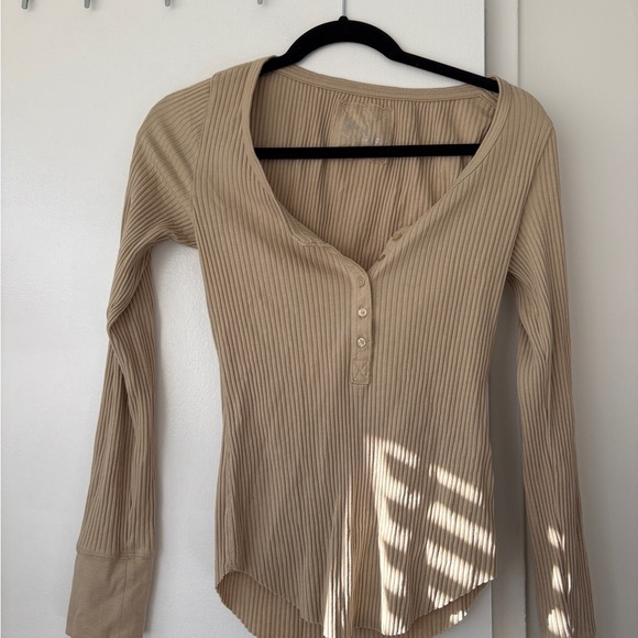 NWT Aerie HENLEY Top - Picture 2 of 5